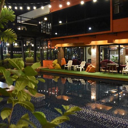 Thongtara House Boutique Srinakarin Hotel Банкок Екстериор снимка