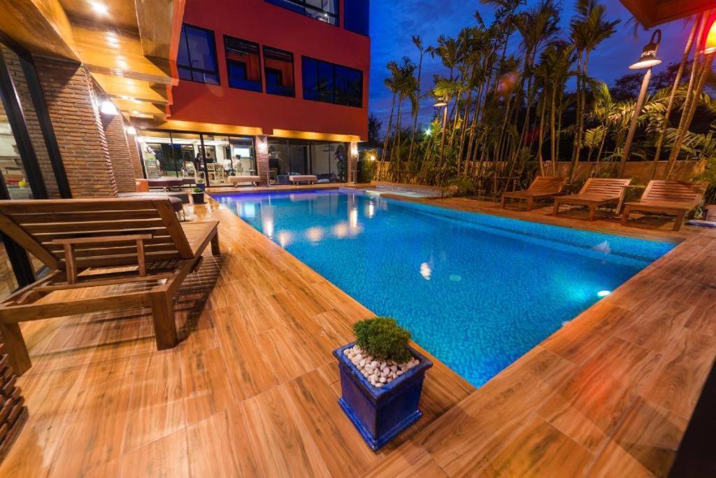 Thongtara House Boutique Srinakarin Hotel Банкок Екстериор снимка