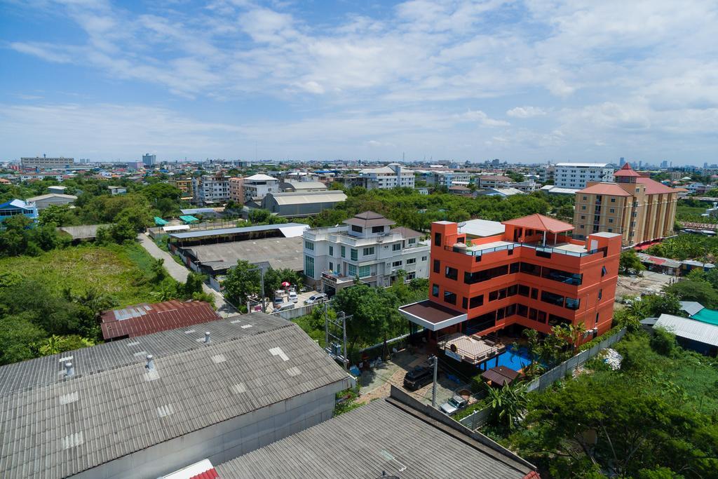 Thongtara House Boutique Srinakarin Hotel Банкок Екстериор снимка