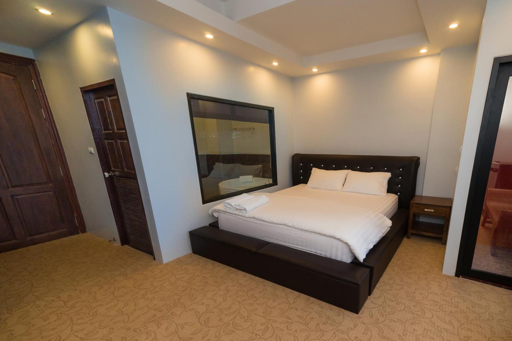 Thongtara House Boutique Srinakarin Hotel Банкок Стая снимка
