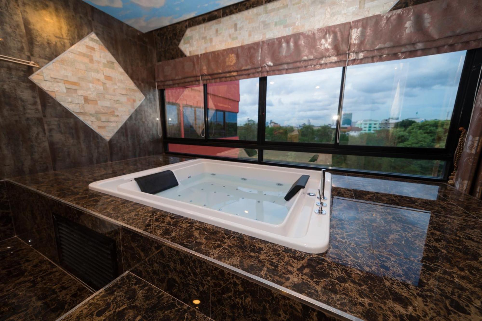 Thongtara House Boutique Srinakarin Hotel Банкок Стая снимка