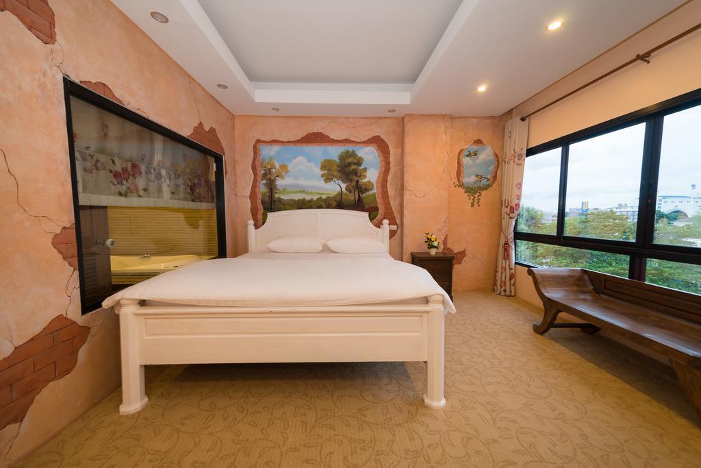 Thongtara House Boutique Srinakarin Hotel Банкок Стая снимка