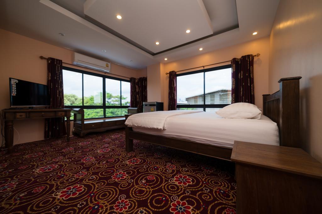 Thongtara House Boutique Srinakarin Hotel Банкок Стая снимка